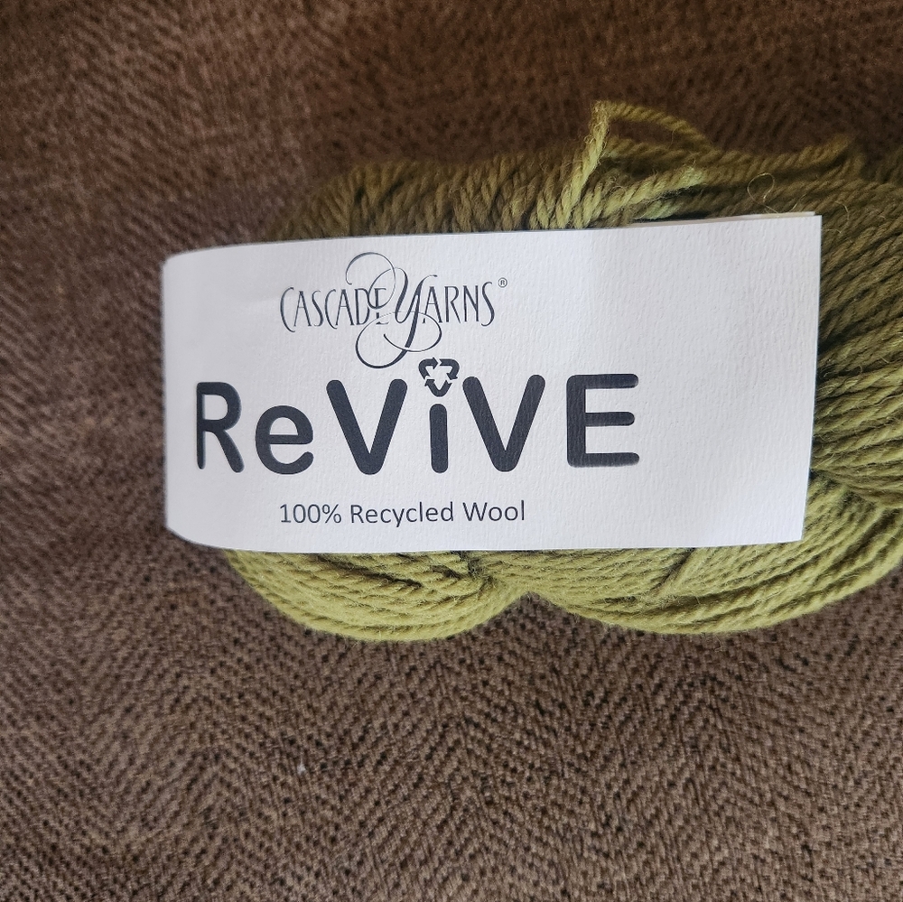 Cascade Yarns ReVive Green Wool Yarn - Picture 3 of 4